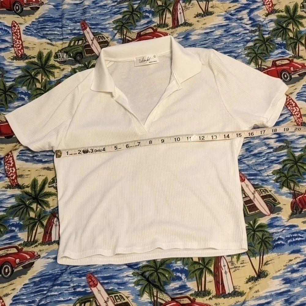 Skonhet basic white collared ribbed top size Large